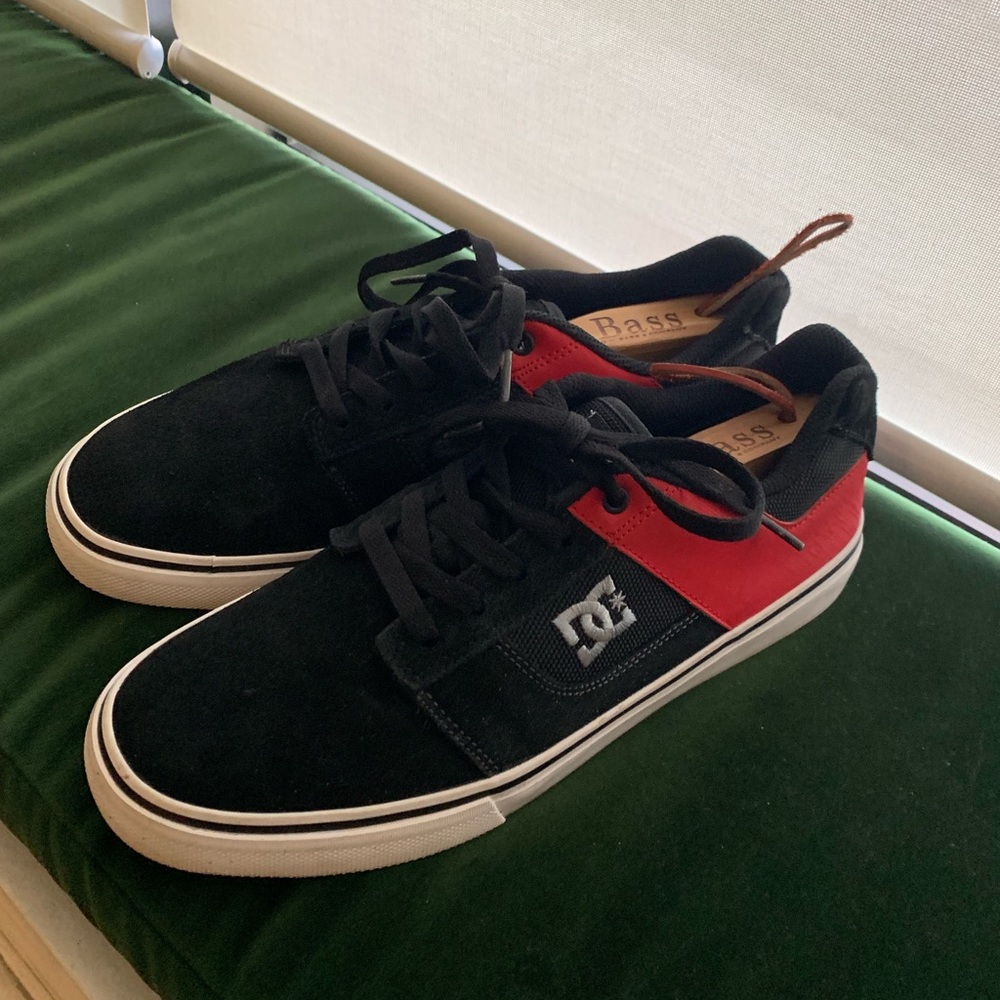 Dc sneakers